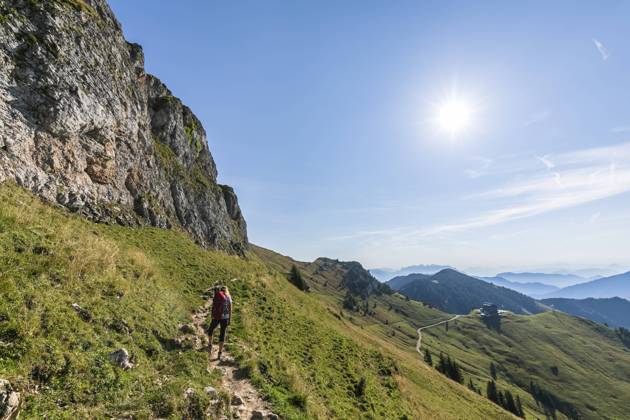 Germany, Bavaria, Sun shining over female hiker following trail to summit of Rotwand mountain model released, Symbolfoto, FOF13263