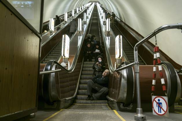 Ukraine-Krieg, Jahrestag der Invasion, Chronologie der Ereignisse, Archivbilder News Bilder des Tages Massive Russian Missile Attack In Ukraine People use a subway station as a bomb shelter during massive Russian missile attack in Kyiv, Ukraine January 26, 2023 Kyiv Ukraine Copyright: xMaxymxMarusenkox originalFilename: musienko-notitle230126_npAXl