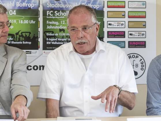 <p>Jürgen Heidtmann bei der Pressekonferenz am Montag, 08.07.2019, zum Spiel einer Stadtauswahl Bottrop gegen den FC Schalke 04 am kommenden Freitag im Bottroper Jahnstadion. Das Freundschaftsspiel findet im Rahmen des Stadtjubiläums bottrop.100 statt. Deutschland NRW Bottrop Copyright: OliverxMengedoht