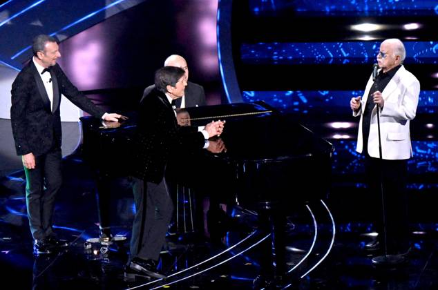 February 11, 2023, SANREMO, ITALIA: (L-R) Sanremo Festival host and artistic director Amadeus, Italian singer and Sanremo Festival co-host Gianni Morandi and Italian singer Gino Paoli on stage at the Ariston theatre during the 73rd Sanremo Italian Song Festival, in Sanremo, Italy, 11 February 2023. The music festival will run from 07 to 11 February 2023. ANSA ETTORE FERRARI. SANREMO ITALIA - ZUMAa110 20230211_zaf_a110_151 Copyright: xEttorexFerrarix