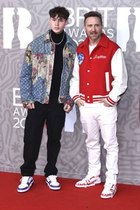 David Guetta with son Elvis Guetta at the 43 BRIT Awards 2023 ceremony at the O2 Arena London, 11 02 2023 Foto:xS.xVasx xFuturexImage