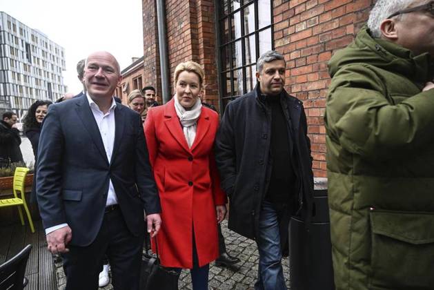 <p>Erste Sondierungsgespräche zwischen CDU und SPD nach er Wiederholungswahl am 17. Februar 2023 auf dem Berliner EUREF-Campus. Kai Wegner, Franziska Giffey und Raed Saleh. Deutschland Berlin Copyright: RetoxKlar