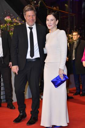 Robert Habeck and Sibel Kekilli at the festival opening and the premiere of the feature film She Came to Me at the Berlinale 2023 73 Berlin International Film Festival at the Berlinale Palast Berlin, 16 02 2023 Foto:xN.xKubelkax xFuturexImage