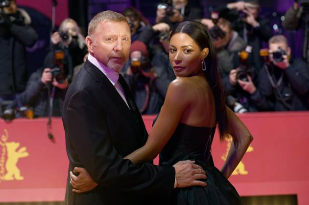 Boris Becker with partner Lilian de Carvalho Monteiro at the Red Carpet Photocall for the documentary Boom Boom The World vs Boris Becker at the Berlinale 2023 73 Berlin International Film Festival in front of the Berlinale Palast Berlin, 19 02 2023 Foto:xC.xNiehausx xFuturexImage
