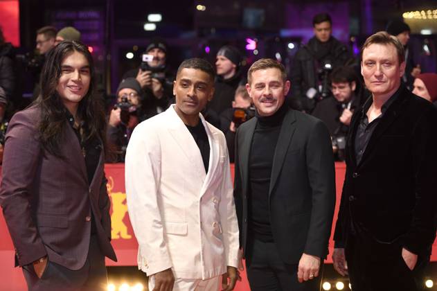 Joshua Odjick, Alexander Karim, Klaas Heufer Umlauf and Oliver Masucci at the Red Carpet Photocall for the ZDF miniseries Der Schwarm at the Berlinale 2023 73 Berlin International Film Festival in front of the Berlinale Palast Berlin, 19 02 2023 Foto:xC.xNiehausx xFuturexImage