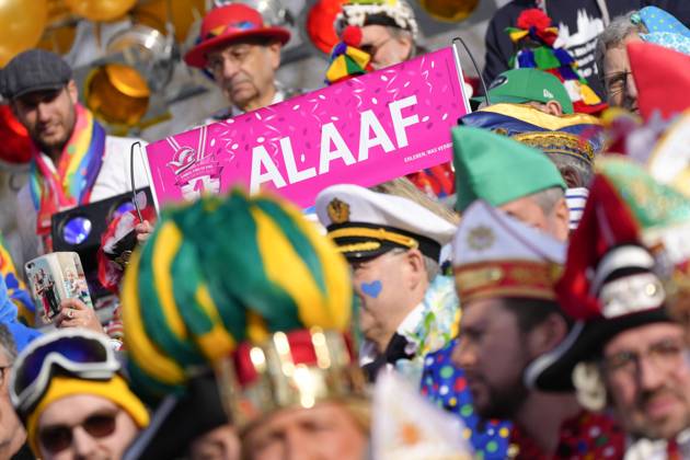 Koelner Rosenmontagszug 2023 19 02 2023, Koeln, Alaaf on the tribunes at the Rosenmontagszug of the Koelner Karneval Koeln North Rhine Westphalia Germany