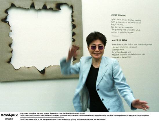 Scanpix, Sweden, Bergen, Norway, 19990520, Photo Per Löchen Scanpix 20520 Yoko ONO artist New York and formerly married to John Lennon, she caused a big stir when she met the press at the Bergen Museum of Art Yoko Ono seen here at the Bergen Museum of Art in Norway giving pressconference on her exhibition BERGEN NORGE x2052  Copyright: xTTx 20520