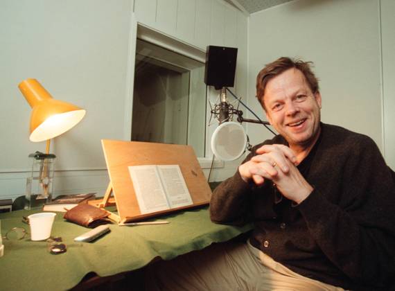 STOCKHOLM 19991222 The actor Krister Henriksson reads talking books in a studio in Enskede outside Stockholm STOCKHOLM SWEDEN x1030x  Copyright: xJonasxEkströmerx KRISTER HENRIKSSON