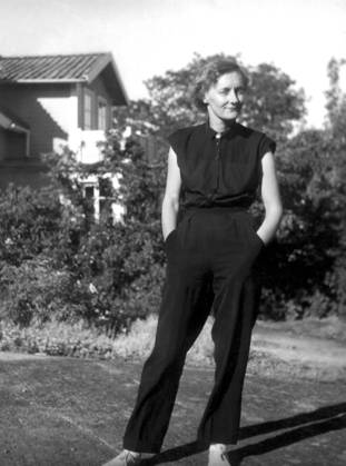 Swedish author Astrid Lindgren outside her summer house in Furusund 1952. Astrid LindgrenÂ s stories about characters such as Pippi Longstocking, Emil, Kalle Blomquist, The Brothers Lionheart, Karlsson-on-the-Roof, Ronia the Robber s Daughter and the Bullerby children are loved and read by children all over the world. She was born on the farm Nas outside Vimmerby November 14, 1907 and would have turned 100 years old this year. Astrid passed away in 2002. Furusund Sverige kultur x20360x