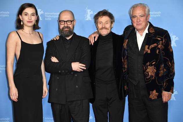 Eliza Stuyck, Vasilis Katsoupis, Willem Dafoe and Gene Bervoets at the premiere of the feature film Inside at the Berlinale 2023 73 Berlin International Film Festival at the Zoo Palast Berlin, 20 02 2023 Foto:xN.xKubelkax xFuturexImage