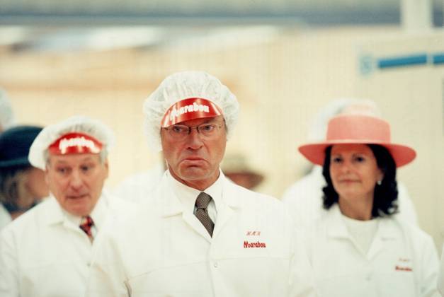 ARCHIVE 19970912 The Swedish royal couple King Carl XVI Gustaf and Queen Silvia on a visit to the Marabou chocolate factory during their municipality in Upplands Väsby outside Stockholm September 12th, 1997 STOCKHOLM SWEDEN x11014x Copyright: xBjörnxLarsson-Askx xTTx x KUNGAPARET-ERIKSGATA