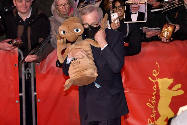 Steven Spielberg receiving the Honorary Golden Bear at the Berlinale 2023 73 Berlin International Film Festival at the Berlinale Palast Berlin, 21 02 2023. Foto:xC.xNiehausx xFuturexImage