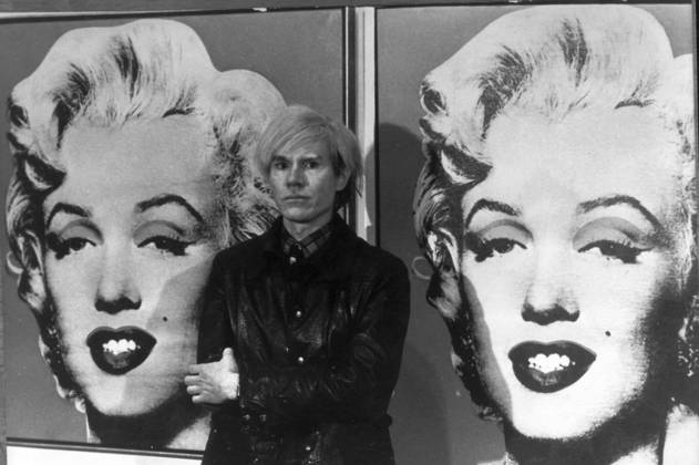 1962 Andy Warhol was the uncrowned king of American pop art The success he dreamed of throughout the 1950s was realised in 1962 when he obeyed a good friends advice to start grinding dollar bills Around the same time, the first Warholian variations of Campbells soup cans were created In the photo, he poses in front of his comic strip of Marilyn Monroe  Copyright: xPressensxBild TTx ANDY WARHOL
