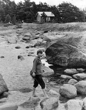 BREDSKAR FILE 13 JULY 1961 Finnish writer and illustrator Tove Jansson 9 August 1914 Â- 27 June 2001 , the mother of the world famed children s books about the Moomintrolls This year, 2014, Tove Jansson would have turned 100 years old The picture shows Tove Jansson the summer of 1961 on the small island Bredskar in Gulf of Finland where she had seve  Copyright: xAlfxLidmanx TOVE JANSSON