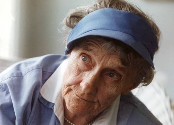 SCANPIX SWEDEN, 1992 08 18 Astrid Lindgren, author of childrens books Here in her summer cottage with a shawl around her head Author x50031x  Copyright: xAndersxWiklund TTx 50031