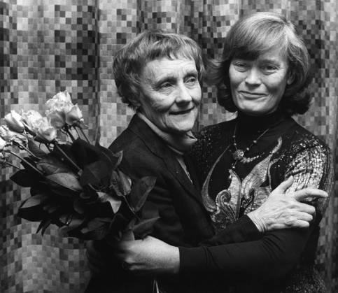 ARCHIVE 19781130 Childrens book author Gunnel Linde, right, with childrens book author Astrid Lindgren after receiving the Astrid Lindgren Prize for meritorious writing in childrens and young peoples literature Astrid Lindgren Prize The p  Copyright: xOLLExLINDEBORGx xTTx x ASTRID LINDGREN-PRISET 1978