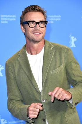 Simon Baker at the photocall for the feature film Limbo at the Berlinale 2023 73 Berlin International Film Festival at the Hotel Grand Hyatt Berlin, 23 02 202 Foto:xN.xKubelkax xFuturexImage