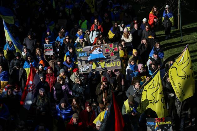 February 25, 2023, Brussels, Brussels Capital Region, Belgium: Demonstrators hold signs and Ukrainian flags during a demonstration in occasion of the one-year anniversary of Russia s invasion of Ukraine in Brussels, Belgium, February 25, 2023. Brussels Belgium - ZUMAm177 20230225_zip_m177_013 Copyright: xValeriaxMongellix