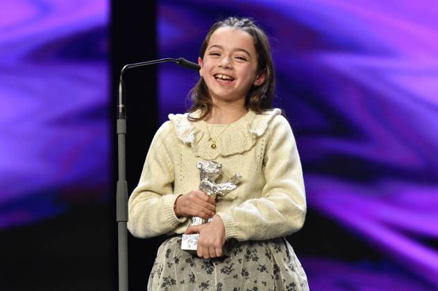 Sofia Otero with the Silver Bear for Best Acting Performance in a Leading Role for 20 000 especies de abejas 20,000 Species of Bees at the Closing Ceremony with Awards Ceremony at the Berlinale 2023 73 Berlin International Film Festival at the Berlinale Palast Berlin, 25 02 2023. Foto:xN.xKubelkax xFuturexImage