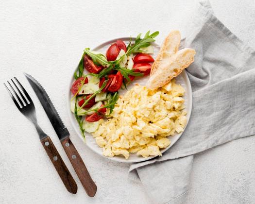 RECORD DATE NOT STATED scrambled eggs plate. High resolution photo. scrambled eggs plate. High quality photo; rappelte Eier Teller hohe Auflösung Foto rappelte Eier Teller hohe Qualität Foto IST_35069_08153