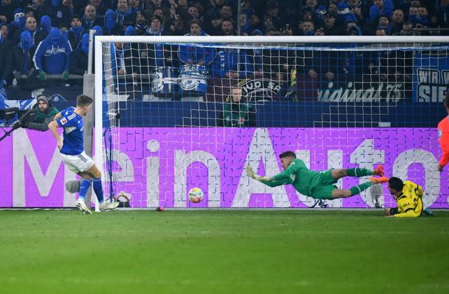 Football, Bundesliga, Germany, Men, Season 2022 2023, 24 Matchday, VELTINS Arena Gelsenkirchen FC Schalke 04 Bor Dortmund Marius Bülter S04 scores the goal to 1 1 against Alexander Meyer BVB Action DFB DFL REGULATES PROHIBIT ANY USE OF PHOTOGRAPHS AS IMAGE SEQUENCES AND OR QUASI VIDEO