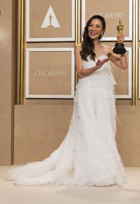 Michelle Yeoh poses with her Oscar for Best Actress in a leading role for the film Everything Everywhere All at Once , in the press room of the 95th edition of the Academy Awards ceremony, at the Dolby Theater in Hollywood, USA, 12 March 2023. 95th edition of the Academy Awards in Hollywood !ACHTUNG: NUR REDAKTIONELLE NUTZUNG!  Copyright: xArmandoxArorizox AME1960 20230313-3179d2e76c68dc4656bd4da5e38ca8e6c2acea40