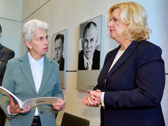 Wehrbericht 2022 Marie Agner Strack Zimmermann Eva Högl Germany, Berlin, 14 03 2023 The Defense Commissioner of the German Bundestag, Eva Högl, hands over the Annual Report 2022 to the President of the Bundestag, Bärbel Bas An up-to-date inventory of a list of shortcomings of the Bundeswehr