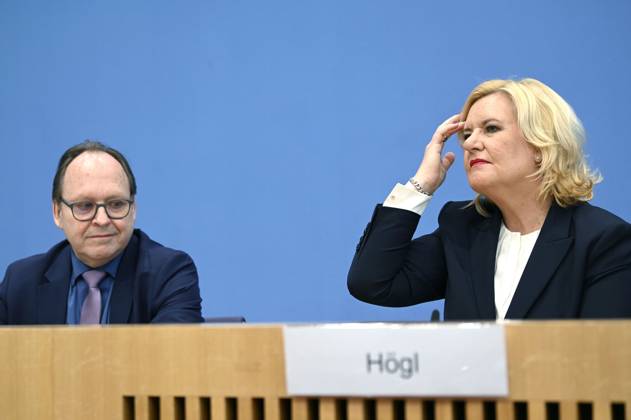 Hans Ulrich Gerland and Eva Högl at the Federal Press Conference for the presentation of the Annual Report 2022 in the House of the Federal Press Conference Berlin, 14 03 2023 Foto:xF.xKernx xFuturexImage