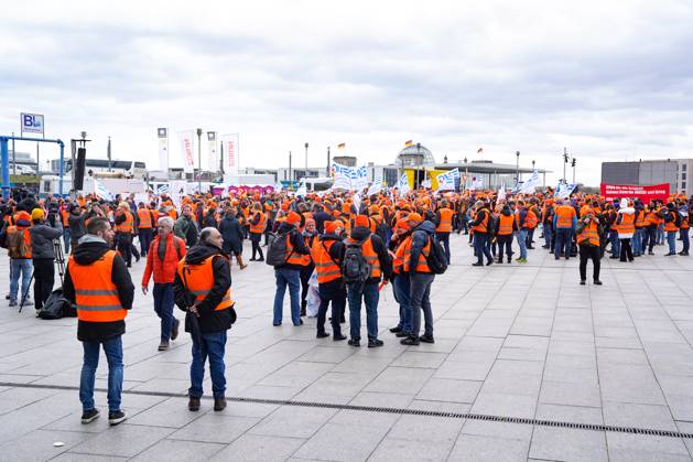 Berlin, Germany 14 March 2023 demonstration of the EVG in front of the Berlin central station, in the background the Reichstag building Federal Chancellery Berlin Copyright: xFotostandx xReuhlx