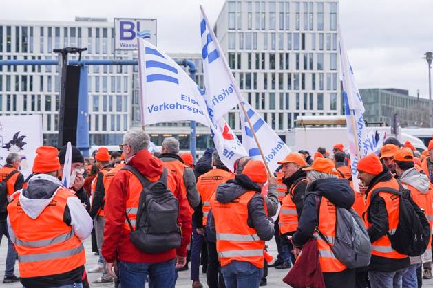 Berlin, Germany 14 March 2023 demonstration of EVG in front of Berlin Central Station with flags of Eiusenbahne Transport Union Federal Chancellery Berlin Copyright: xFotostandx xReuhlx