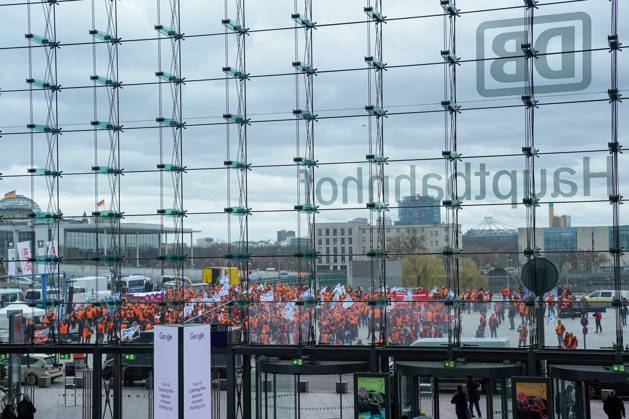 Berlin, Germany 14 March 2023 demonstration of the EVG in front of the Berlin main station Federal Chancellery Berlin Copyright: xFotostandx xReuhlx