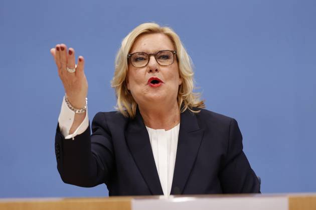 Eva Högl, Commissioner for the Armed Forces of the German Bundestag, Germany, Berlin, Federal Press Conference, Topic Presentation of the Annual Report 2022