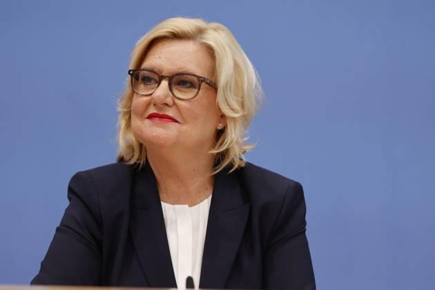Eva Högl, Commissioner for the Armed Forces of the German Bundestag, Germany, Berlin, Federal Press Conference, Topic Presentation of the Annual Report 2022