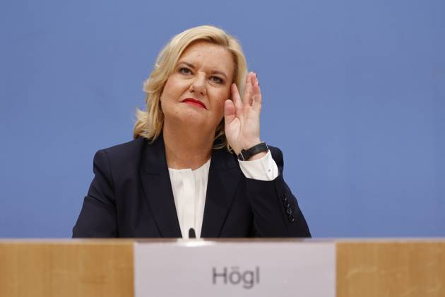 Eva Högl, Commissioner for the Armed Forces of the German Bundestag, Germany, Berlin, Federal Press Conference, Topic Presentation of the Annual Report 2022