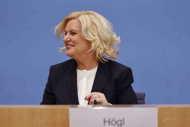 Eva Högl, Commissioner for the Armed Forces of the German Bundestag, Germany, Berlin, Federal Press Conference, Topic Presentation of the Annual Report 2022