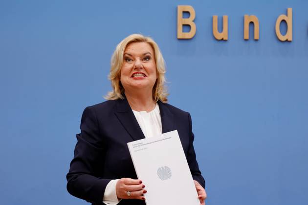Eva Högl, Commissioner for the Armed Forces of the German Bundestag, Germany, Berlin, Federal Press Conference, Topic Presentation of the Annual Report 2022
