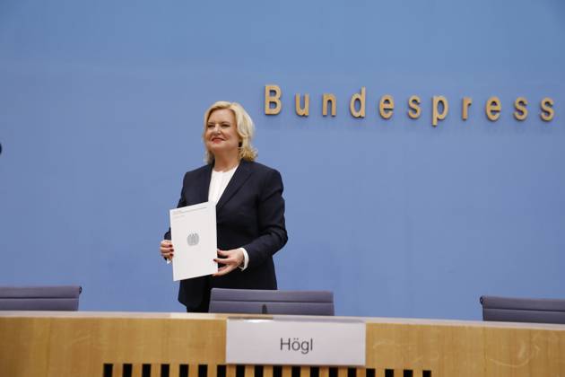 Eva Högl, Commissioner for the Armed Forces of the German Bundestag, Germany, Berlin, Federal Press Conference, Topic Presentation of the Annual Report 2022