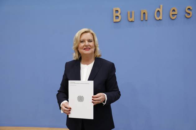 Eva Högl, Commissioner for the Armed Forces of the German Bundestag, Germany, Berlin, Federal Press Conference, Topic Presentation of the Annual Report 2022
