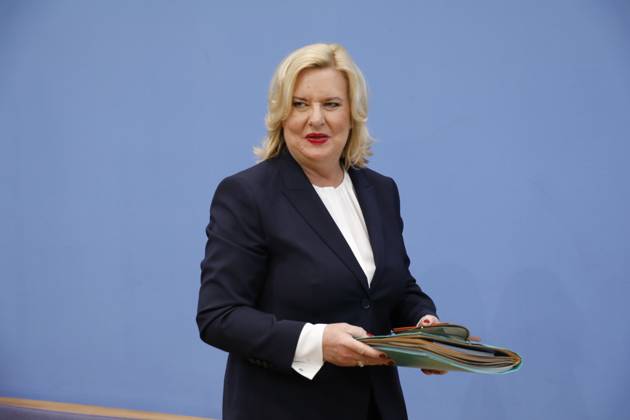 Eva Högl, Commissioner for the Armed Forces of the German Bundestag, Germany, Berlin, Federal Press Conference, Topic Presentation of the Annual Report 2022