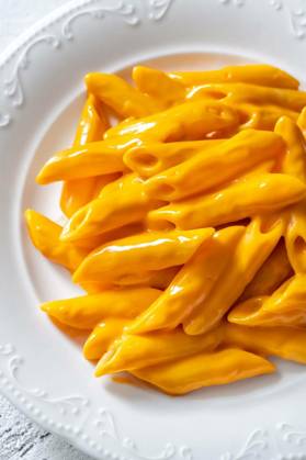  Pasta with cheese sauce, Portion of penne pasta with cheddar sauce, Portion of penne pasta with cheddar sauce, 15.02.2023, Copyright: xAlex9500x Panthermedia33640878.jpg