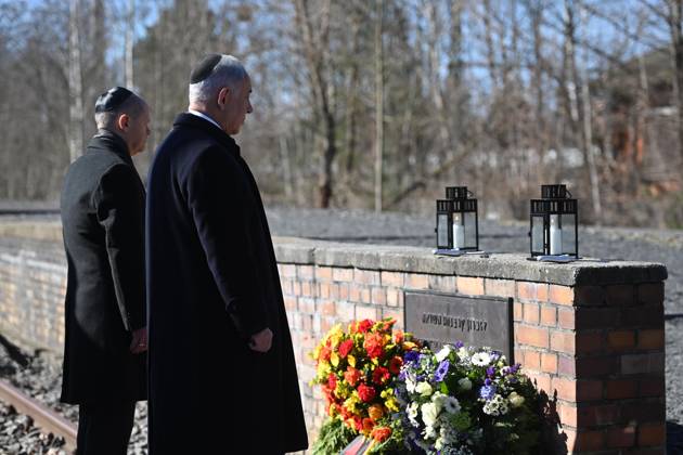 Berlin, Benjamin Netanyahu and Olaf Scholz visit the memorial track 17 in Berlin Grunewald German Chancellor Olaf Scholz and the Prime Minister of the State of Israel Benjamin Netanyahu visit the memorial track 17 in Berlin Grunewald Berlin Germany together on 16 03 2023