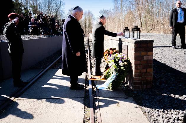 Visit of the Prime Minister of Israel in Berlin at the memorial track 17 in Berlin Current, 16 03 2023, Berlin, Chancellor Olaf Scholz together with Benjamin Netanyahu the Prime Minister of Israel at the wreath-laying ceremony at the memorial track 17 in Berlin Berlin