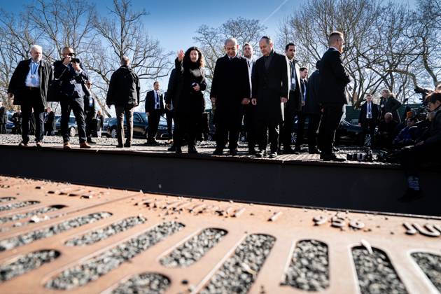 Visit of the Prime Minister of Israel in Berlin during the visit of the memorial track 17 in Berlin Current, 16 03 2023, Berlin, Chancellor Olaf Scholz together with Benjamin Netanyahu the Prime Minister of Israel during the visit of the memorial track 17 in Berlin Berlin