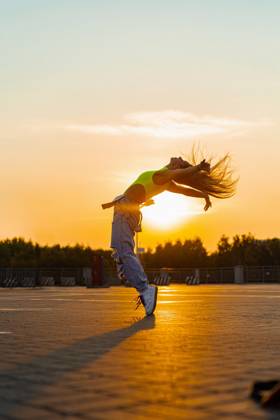 Woman dances at sunset, in motion, flying hair. California City, California, United States CR_YUKI230309-1148903-01 ,model released, Symbolfoto