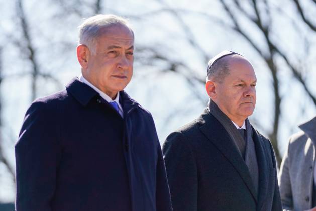 Berlin, Germany 16 March 2023 Visit to the memorial track 17 in Berlin Grunewald 16 03 2023 In the picture from left Benjamin Netanyahu, Prime Minister of Israel, Chancellor Olaf Scholz SPD memorial track 17 Berlin Copyright: xFotostandx xReuhlx