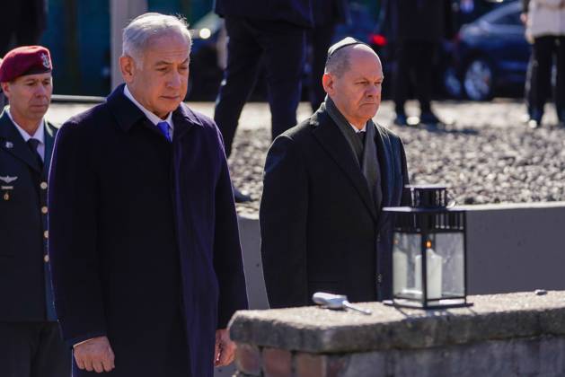 Berlin, Germany 16 March 2023 Visit to the memorial track 17 in Berlin Grunewald 16 03 2023 In the picture from left Benjamin Netanyahu, Prime Minister of Israel, Chancellor Olaf Scholz SPD in silent remembrance memorial track 17 Berlin Copyright: xFotostandx xReuhlx