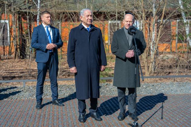 Prime Minister Benjamin Netanyahu, German Chancellor Olaf Scholz Visit of the Prime Minister of the State of Israel, Benjamin Netanyahu, in Berlin Visit of the Holocaust Memorial Gleis 17 in Berlin Wannsee with German Chancellor Olaf Scholz Berlin Berlin GER