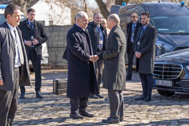 Prime Minister Benjamin Netanyahu, German Chancellor Olaf Scholz Visit of the Prime Minister of the State of Israel, Benjamin Netanyahu, in Berlin Visit of the Holocaust Memorial Gleis 17 in Berlin Wannsee with German Chancellor Olaf Scholz Berlin Berlin GER