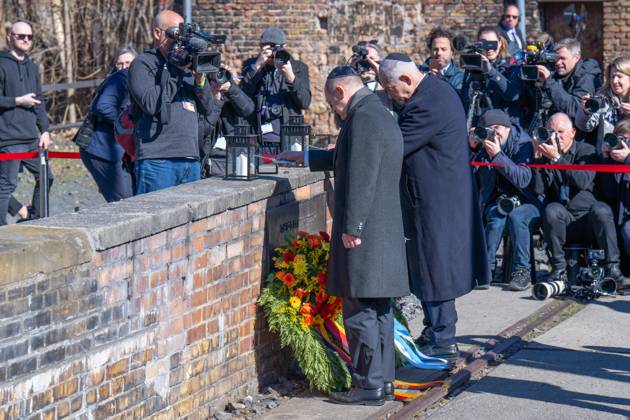Prime Minister Benjamin Netanyahu, German Chancellor Olaf Scholz Visit of the Prime Minister of the State of Israel, Benjamin Netanyahu, in Berlin Visit of the Holocaust Memorial Gleis 17 in Berlin Wannsee with German Chancellor Olaf Scholz with laying of a wreath Berlin Berlin GER