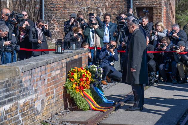 Prime Minister Benjamin Netanyahu, German Chancellor Olaf Scholz Visit of the Prime Minister of the State of Israel, Benjamin Netanyahu, in Berlin Visit of the Holocaust Memorial Gleis 17 in Berlin Wannsee with German Chancellor Olaf Scholz with laying of a wreath Berlin Berlin GER